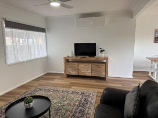 3Bed 2Bath home - Nth Central Reno metres from Hosp w Wifi - Shepparton - 3