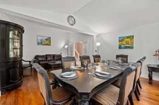 Spacious Home with Heated Pool and large Backyard - Mississauga - 7