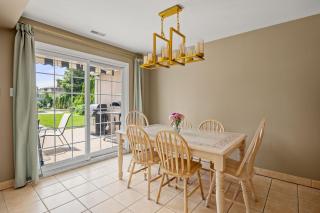 Spacious Home with Heated Pool and large Backyard - Mississauga - 1