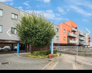 Amazing River view 2 bedroom apartment, sleeps 6 , balcony and parking - London - 8