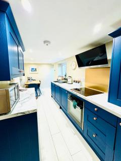HomeDecor Cottages - Castle Walk House - 2