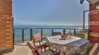 Wake to Waves with Stunning Sea Views - 9