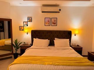Deluxe King with Sunset Yellow Hues in Bahria Phase 4 Islamabad - 9
