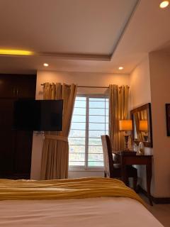 Deluxe King with Sunset Yellow Hues in Bahria Phase 4 Islamabad - Rawalpindi - 2