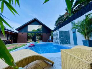 Private Villa in Rizal with Mountain View - 9