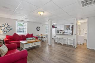 Coastal Retreat Steps from Private Beach apts - Myrtle Beach - 0