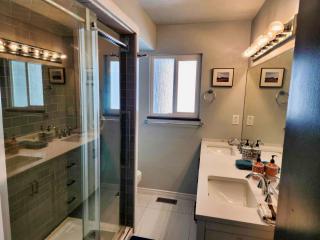 vistaeast Upper-Level Haven: 3-Bedroom Home - 1