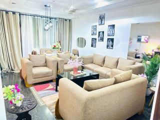 Heart of the City Private Room with Amazing Views, Fast WiFi ,AC and walkable - Dar es Salaam - 8