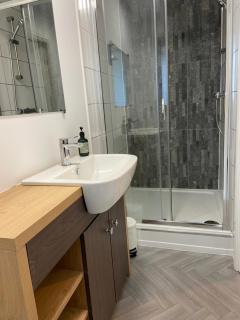 Boutique 1 Bdrm Duplex Suite on Marina-301 - 9