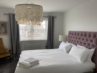 Boutique 1 Bdrm Duplex Suite on Marina-301 - Hull - 4