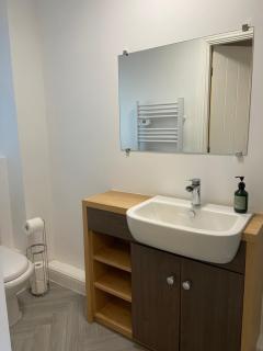 Boutique 1 Bdrm Duplex Suite on Marina-301 - 2