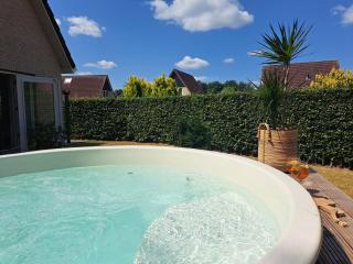 Luxuriöses Landhaus mit Hot Tub - Schoonloo - 0