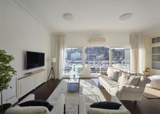 Gorgeous Bright 4bed Gem w ViewsBalcony! #115 - 7