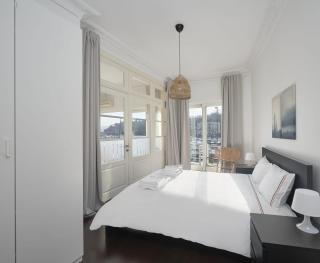 Gorgeous Bright 4bed Gem w ViewsBalcony! #115 - 5
