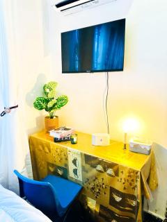 Big Master bed with Private bath, Beautiful view, fast WIFI at City Centre - 1