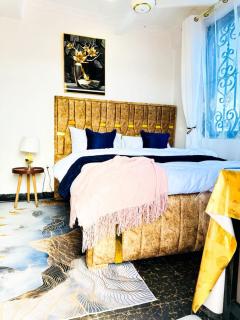 Big Master bed with Private bath, Beautiful view, fast WIFI at City Centre - 0