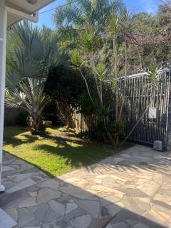 CASA COM 5 QUARTOS, QUINTAL GRANDE E CHURRASQUEIRa - 7