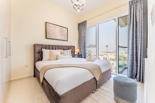 Conveniently Located Minutes from Dubai Hills Mall, Park, Golf Club, and Essential City Landmarks 1BR with Premium Facilities, Damac Hills Golf Vita A, Damac Hills 1 by Deluxe Holiday Homes - 2
