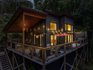 Modern Luxury Cabin W Hot Tub - 0