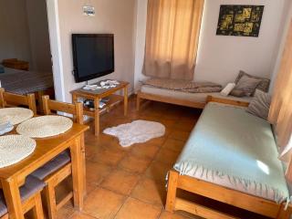 HollidayVillage 5B - - 8