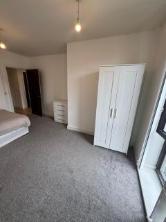 Bright and Airy Two-Bedroom Apartment in E14 - 5