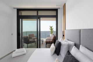 Sunset Cliffs Apartment - High Floor - Sea View - 4