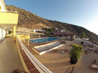 Apartment 3 Bedrooms Heated Pool - 8