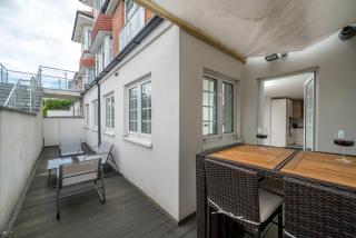 2Bed 2Bath at Hendon - 3 min to Train - 65 Inch TV - 1