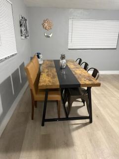 Great 2 bedroom house, Miami Great value central location - 2