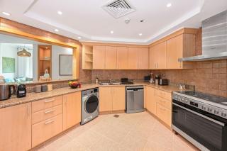 The Palm Jumeirah Shoreline Living l 3BR Elegant Resort Style Entire Home l Beach Access - 3