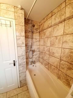 4 Bedroom Rayleigh Town House - Rayleigh - 8