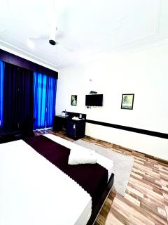Hotel Kasauli Rose II Dharmapur to Kasauli Road I Parking I Lawn I Beautiful Scenic View - Kasauli - 5
