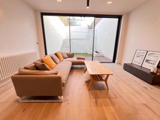 Spacious Earlsfield Apartments - London - 3
