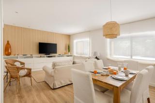 Cascais 3BR Apartment with AC, Balcony & Near Historic Centre - 0