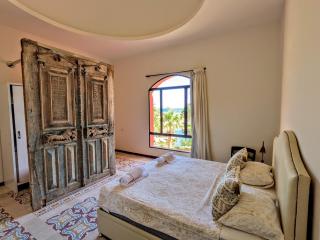 Super Central Somabay 2BR Marina Apt w Free Beach - 9