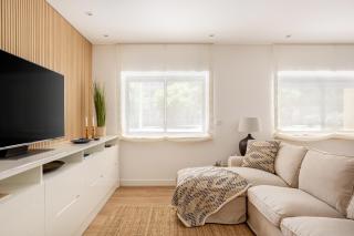 Cascais 3BR Apartment with AC, Balcony & Near Historic Centre - 2