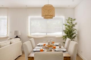 Cascais 3BR Apartment with AC, Balcony & Near Historic Centre - 4