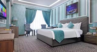Mansion Hotel - - 4