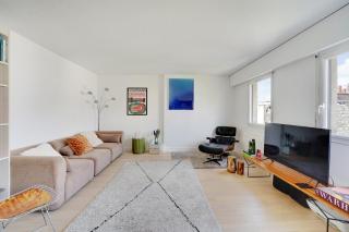 Eiffel Tower View - Charming Artist Apartment - GetHosted - 3