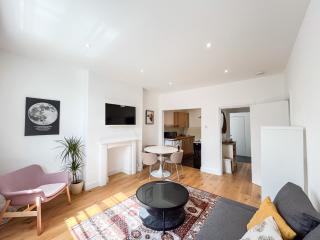 Spacious Camden Apartment D1 - 0