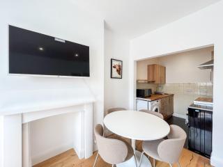Spacious Camden Apartment D1 - 5