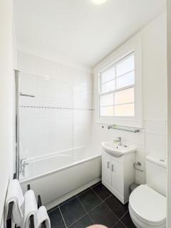Spacious Camden Apartment D1 - 2