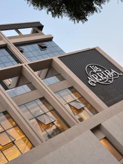 Hotel La Arriba - Ahmedabad - 0