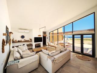 Seafront 3BR Soma Bay Villa With Exquisite Views - Hurghada - 0