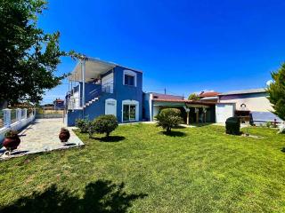 BLUE HOUSE - 4