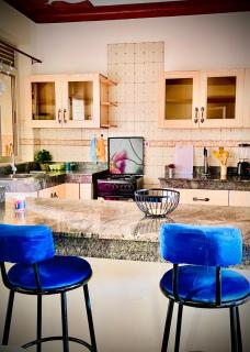 Modern Lakefront Haven - 3