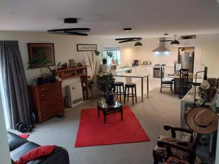 Coastal Retreat in Wellington - Perfect for Quick Stays - 8