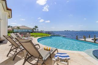 Stunning Riverfront Luxury, Heated Pool & Spa - Villa Brielle - Roelens - 6