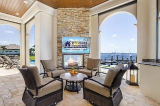 Stunning Riverfront Luxury, Heated Pool & Spa - Villa Brielle - Roelens - 1