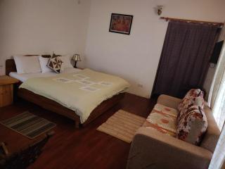 Stone cottage 2BR in Mukteshwar by Homeyhuts - 3